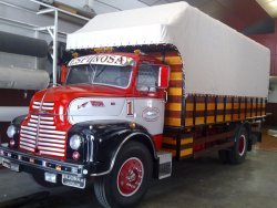 Camiones Especiales - Carrocera Botelleras Schweppes